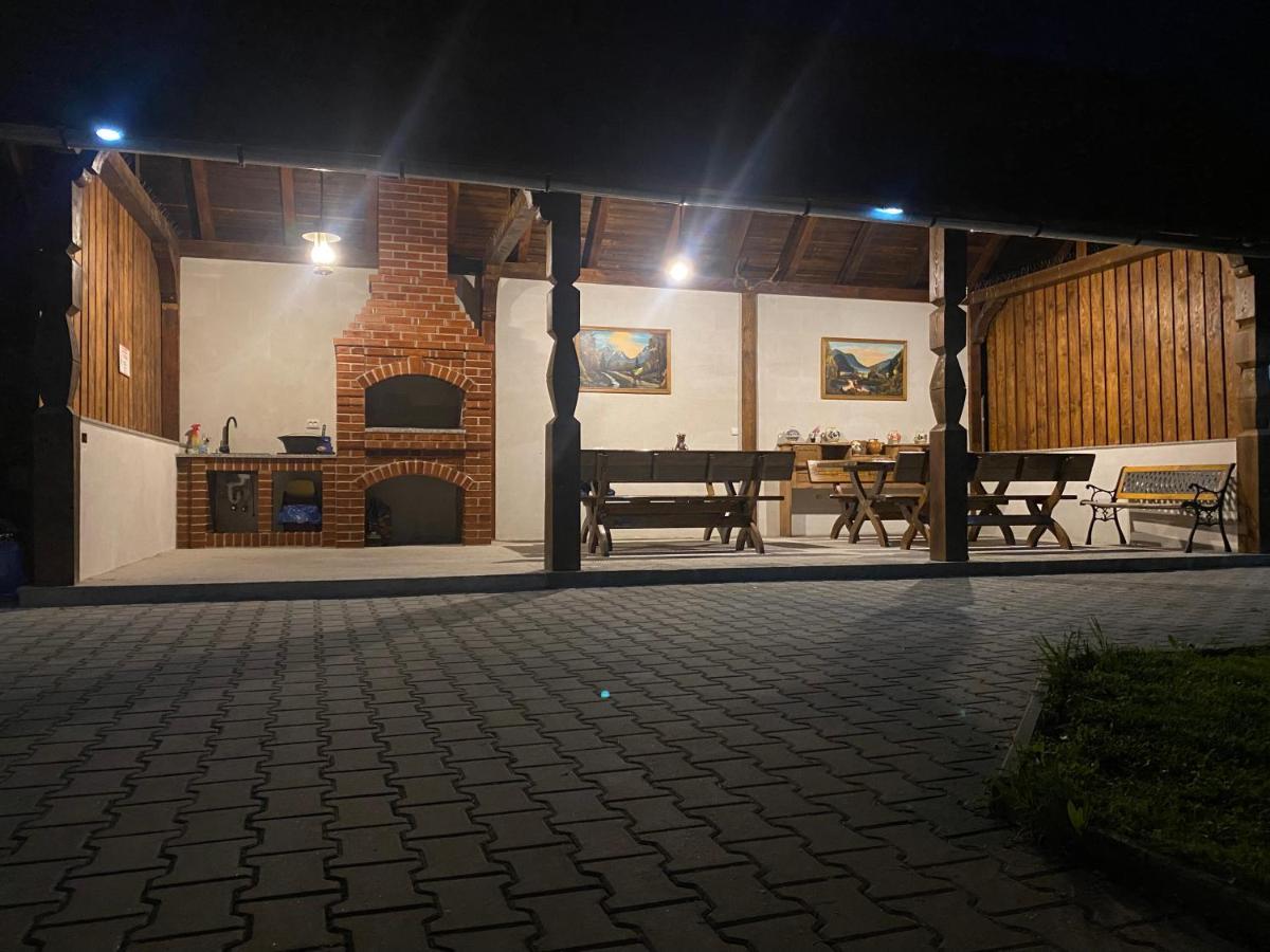 Absolut Residence Hateg Exterior photo