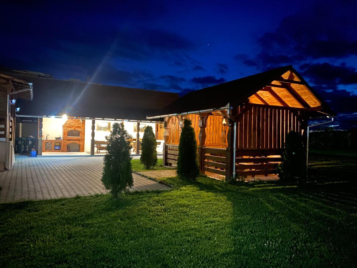 Absolut Residence Hateg Exterior photo